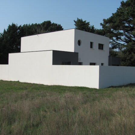 Enduit Maison individuelle, deux teintes finition grattée et joints à la sciotte - Ravalement de France - façadier - enduit de façade en Charente-Maritime, Vendée, Loire-Atlantique