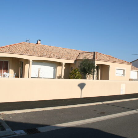 Maison individuelle gratté, bandeaux talochés - Ravalement de France - façadier - enduit de façade en Charente-Maritime, Vendée, Loire-Atlantique