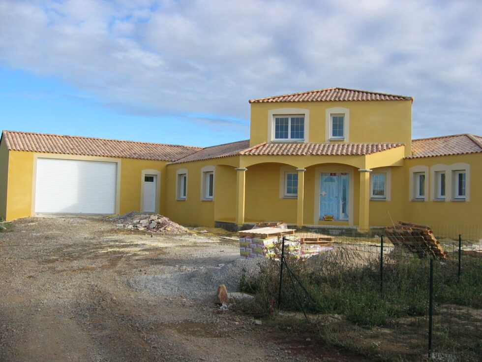 Maison individuelle, gratté deux teintes - Ravalement de France - façadier - enduit de façade en Charente-Maritime, Vendée, Loire-Atlantique