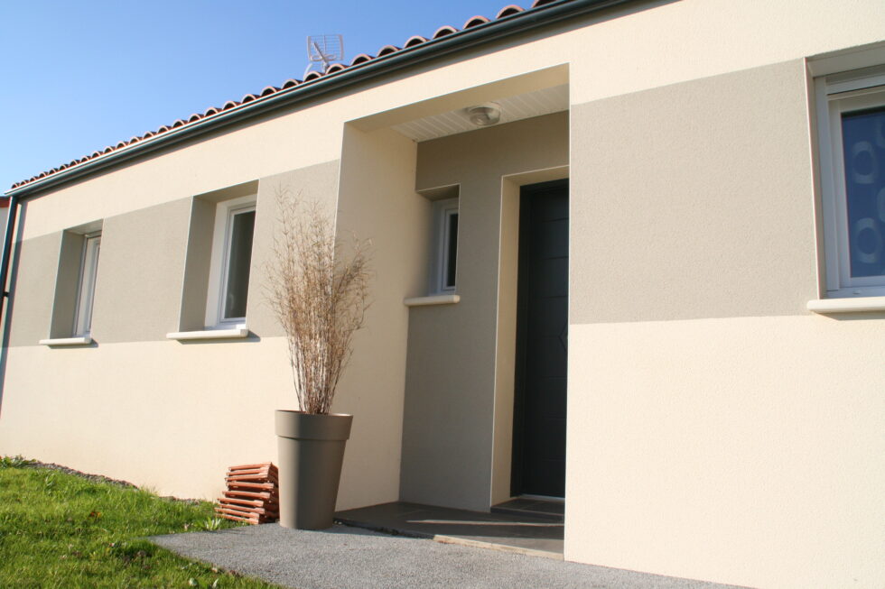 Maison individuelle gratté deux teintes, Olonne sur mer - Ravalement de France - façadier - enduit de façade en Charente-Maritime, Vendée, Loire-Atlantique