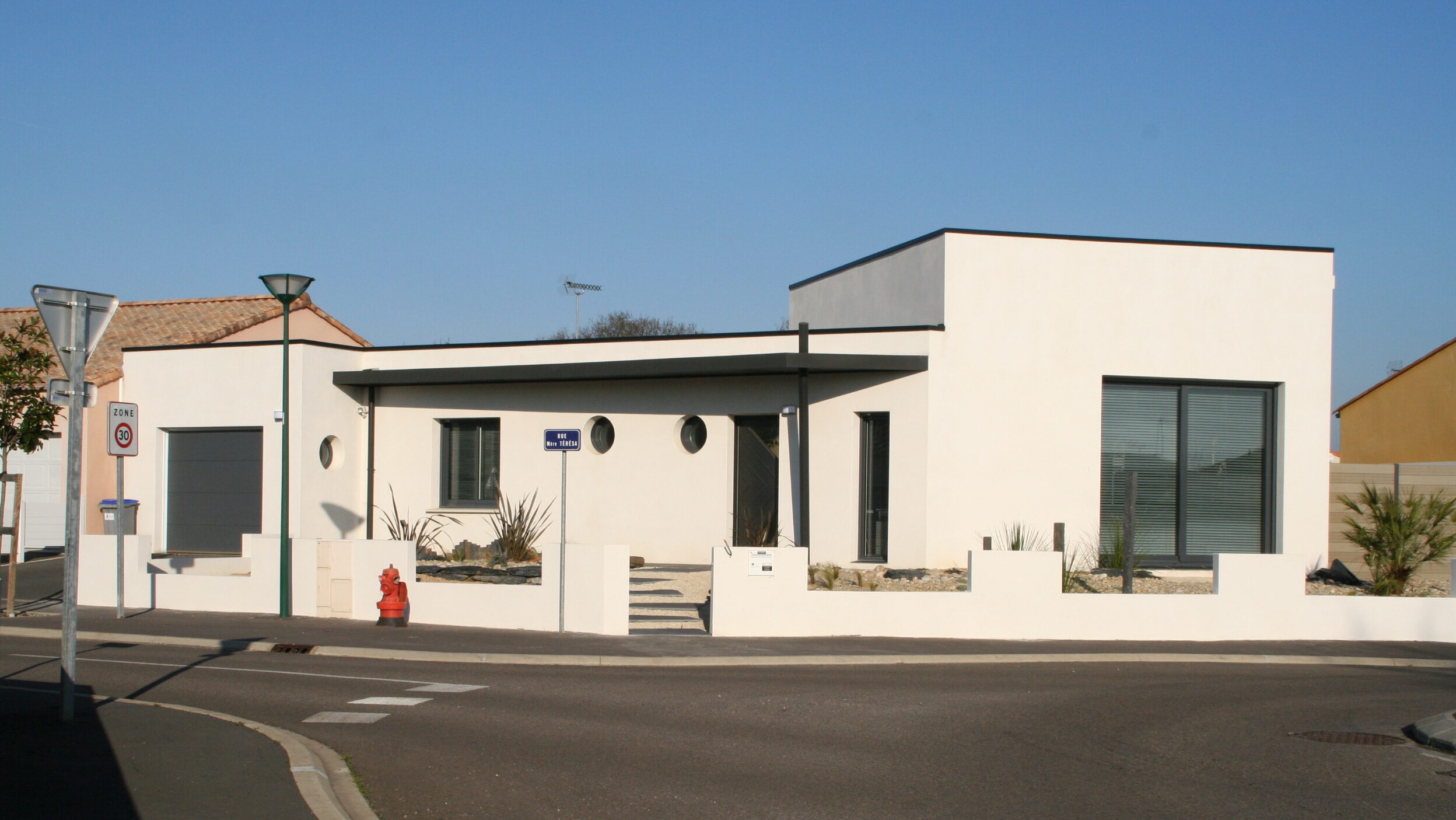 Maison individuelle Olonne sur Mer finition grattée - Ravalement de France - façadier - enduit de façade en Charente-Maritime, Vendée, Loire-Atlantique