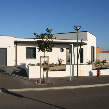 Maison individuelle Olonne sur Mer finition grattée - Ravalement de France - façadier - enduit de façade en Charente-Maritime, Vendée, Loire-Atlantique