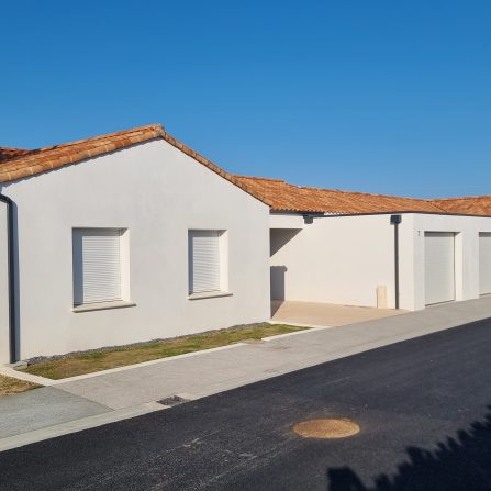 Maisons groupées Brem sur Mer, enduit talochée éponge - Ravalement de France - façadier - enduit de façade en Charente-Maritime, Vendée, Loire-Atlantique